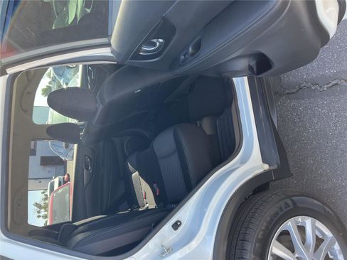 Used 2018 Nissan Rogue SV w/ Premium Package AWD/4WD image 15
