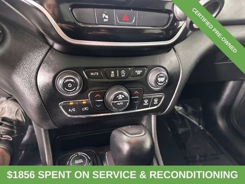 Certified 2019 Jeep Cherokee Overland AWD/4WD image 31