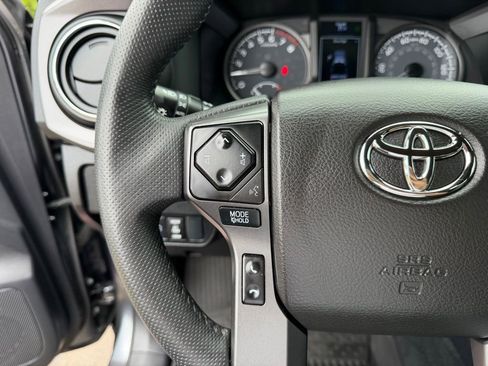 Used 2023 Toyota Tacoma TRD Off-Road w/ Technology Package AWD/4WD image 17