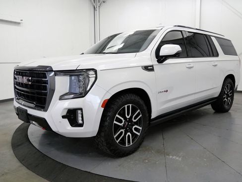 Used 2024 GMC Yukon XL AT4 w/ AT4 Premium Plus Package AWD/4WD image 3