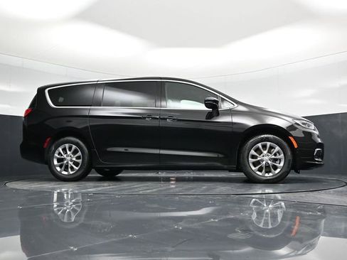 New 2026 Chrysler Pacifica Select AWD/4WD image 30