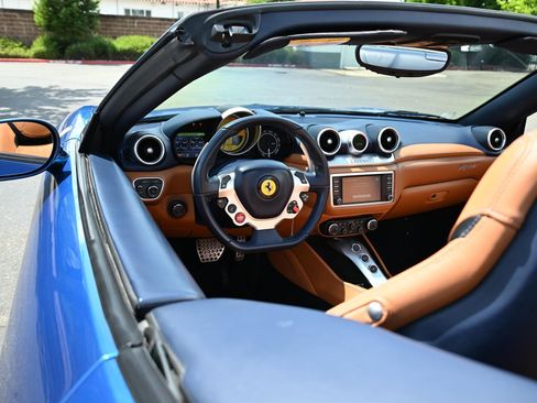 Used 2015 Ferrari California T RWD image 28