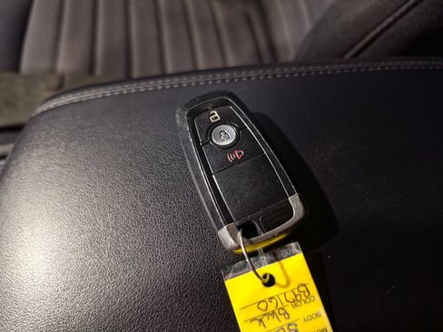 Used 2019 Ford Edge SE FWD image 10