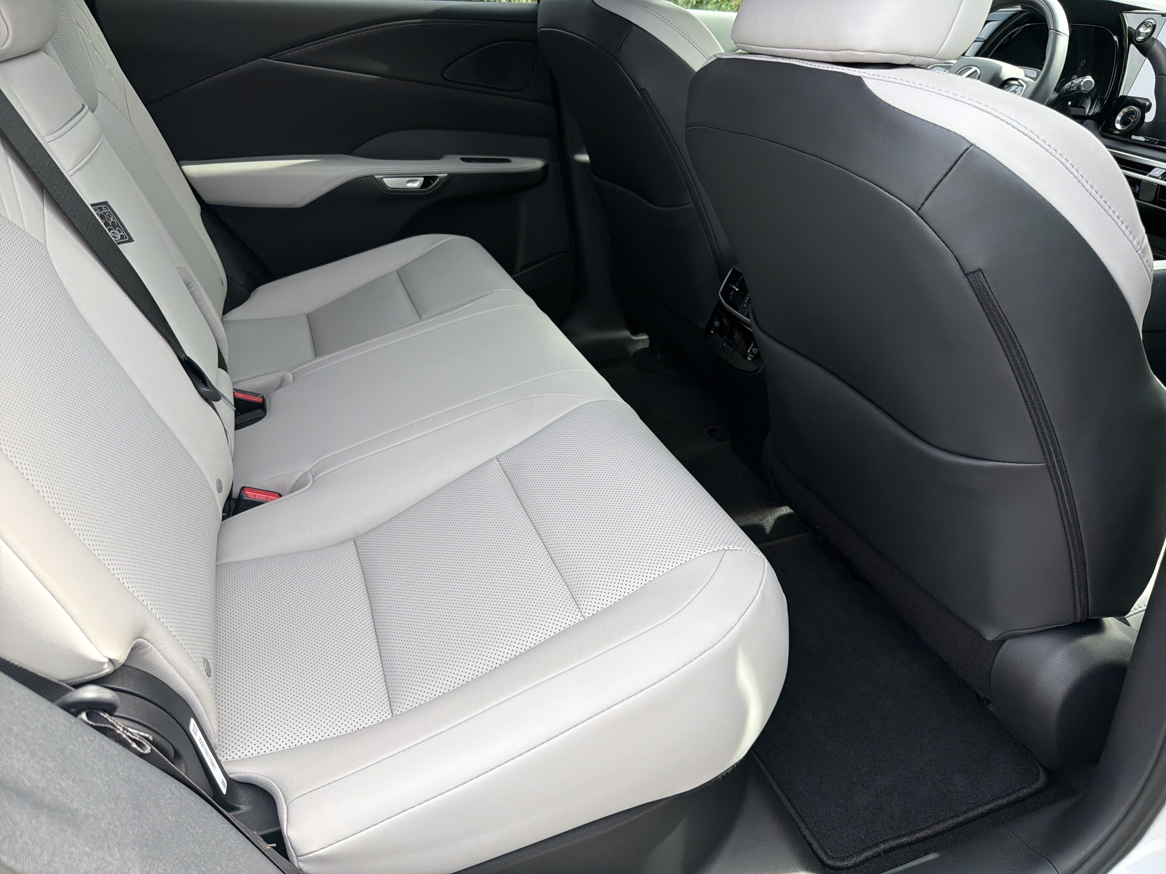 Used 2025 Lexus RX 350 Premium w/ Convenience Package FWD image 25