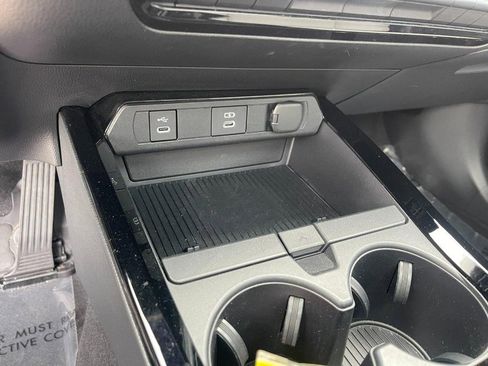 Used 2024 Toyota Prius Limited w/ Limited Premium Package image 34