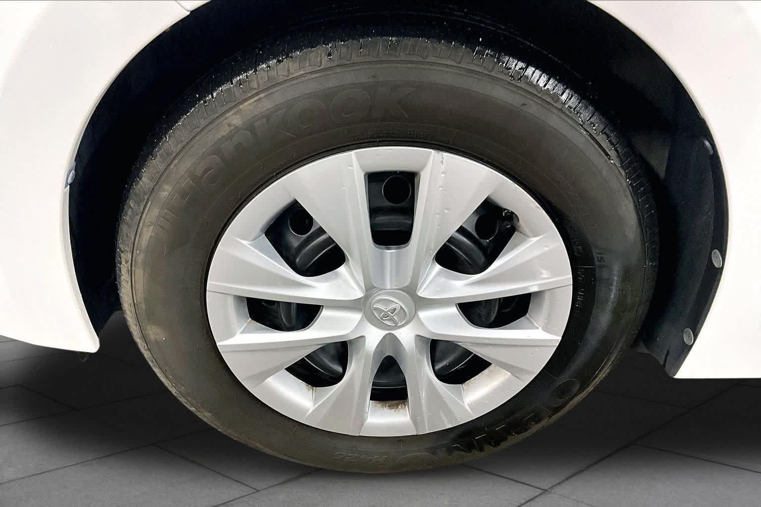 Used 2016 Toyota Corolla L FWD image 11