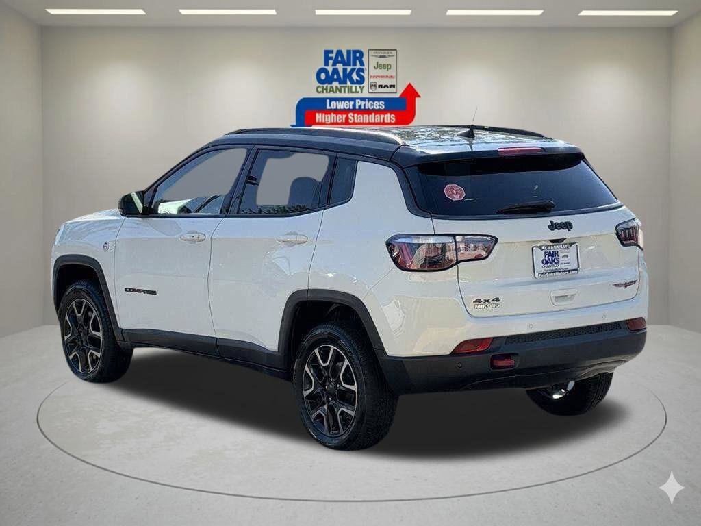 Used 2019 Jeep Compass Trailhawk w/ Leather Interior Group AWD/4WD image 10