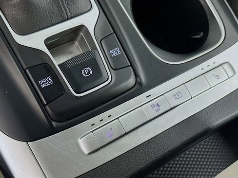 Used 2024 Kia Carnival LX image 24