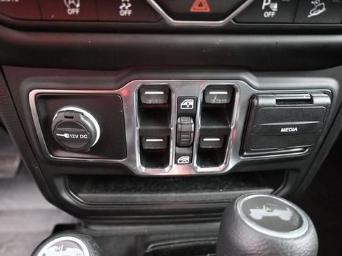 Used 2020 Jeep Wrangler Unlimited Sahara AWD/4WD image 23