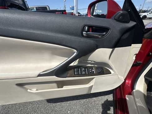 Used 2010 Lexus IS 250C w/ Luxury Pkg RWD image 17