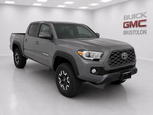 Used 2020 Toyota Tacoma TRD Off-Road AWD/4WD image 3