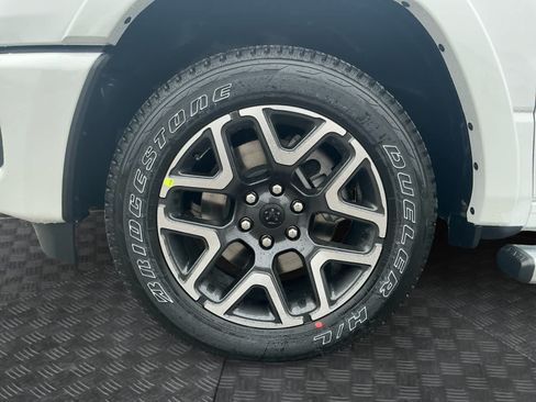 New 2026 RAM 1500 Laramie AWD/4WD image 15