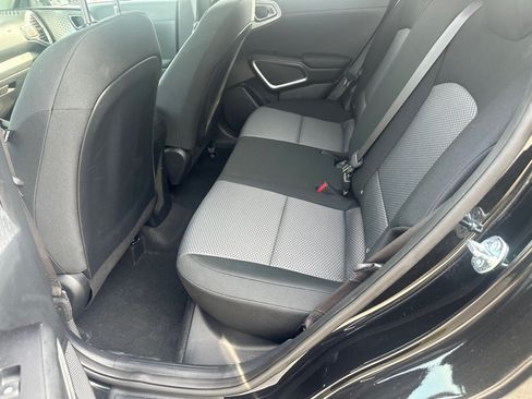 Used 2025 Kia Soul LX w/ LX Technology Package FWD image 20