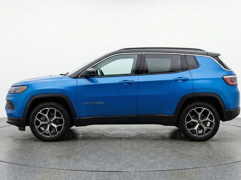 Used 2025 Jeep Compass Limited image 5