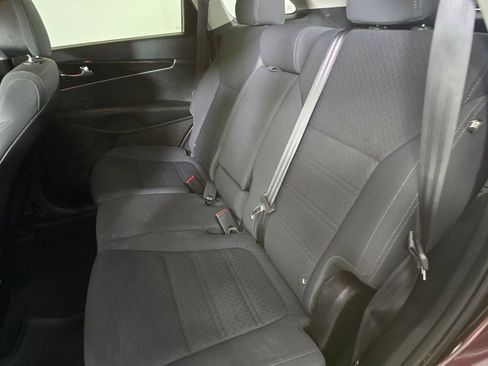 Used 2016 Kia Sorento LX image 19