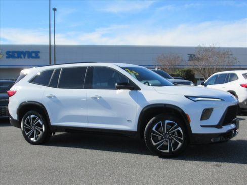 Used 2025 Buick Enclave Sport Touring image 2