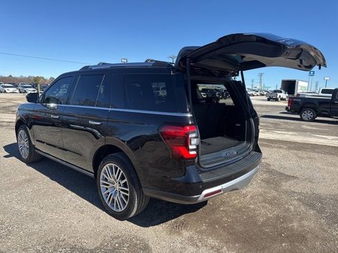 Used 2024 Ford Expedition Limited image 4