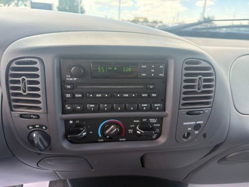 Used 2001 Ford F150 Lariat AWD/4WD image 17