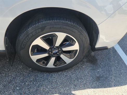 Used 2018 Subaru Forester 2.5i w/ Alloy Wheel Package AWD/4WD image 2