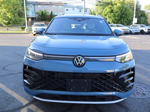 Certified 2025 Volkswagen Tiguan SEL R-Line AWD/4WD image 9