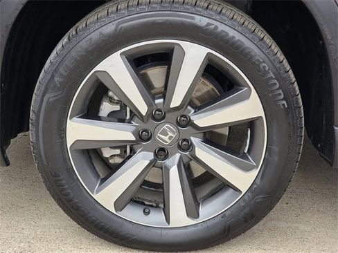 Used 2025 Honda Pilot Touring image 10