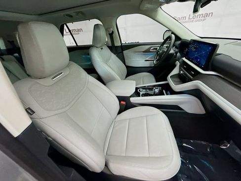 Used 2025 Ford Explorer Platinum w/ Ultimate Package image 31