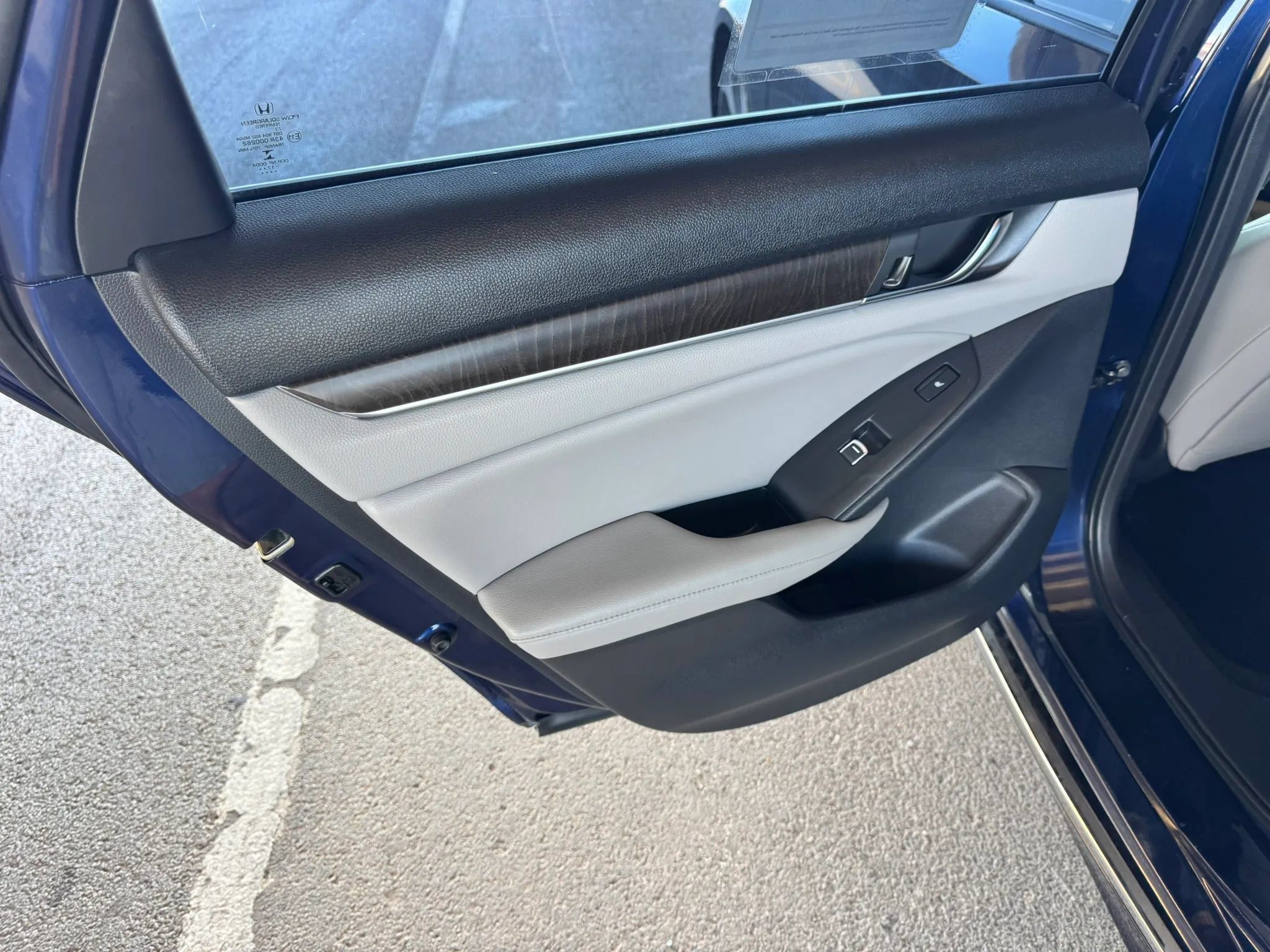 Used 2018 Honda Accord Touring image 17