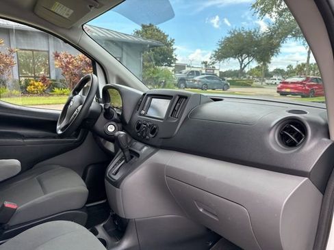 Used 2020 Nissan NV200 SV image 10