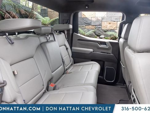 Used 2025 GMC Sierra 1500 SLT image 15