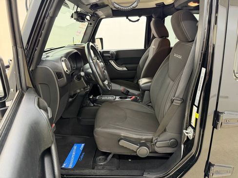 Used 2017 Jeep Wrangler Unlimited Sahara image 18