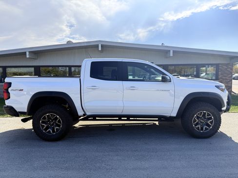 New 2025 Chevrolet Colorado ZR2 w/ Off-Road Front Bumper Package AWD/4WD image 10