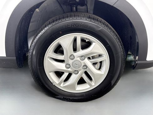 Used 2025 Hyundai Venue SE FWD image 31