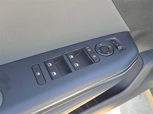 New 2025 Kia K4 LXS image 21