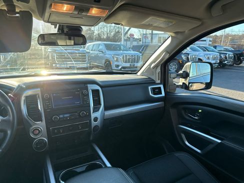 Used 2017 Nissan Titan PRO-4X image 14