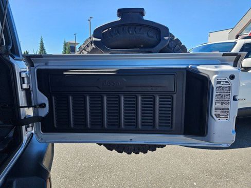 Used 2023 Jeep Wrangler Unlimited AWD/4WD image 18