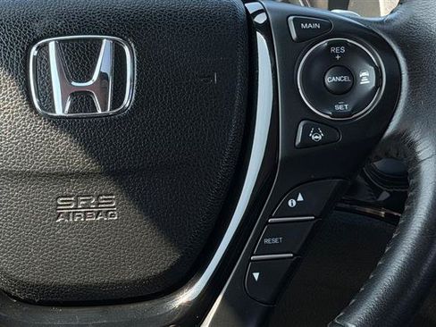 Used 2017 Honda Pilot Touring image 32