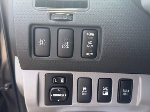 Used 2015 Toyota Tacoma 4x4 Double Cab w/ TRD Off-Road Package image 21