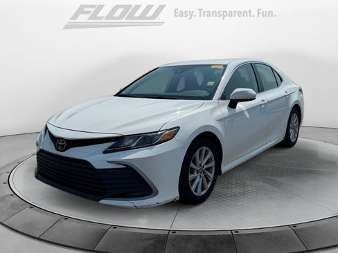 Used 2021 Toyota Camry LE FWD image 3