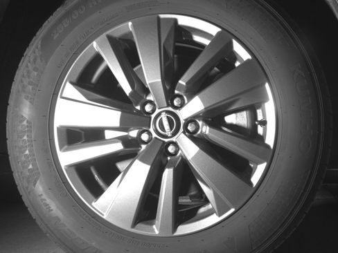 Used 2025 Nissan Pathfinder SV FWD image 13