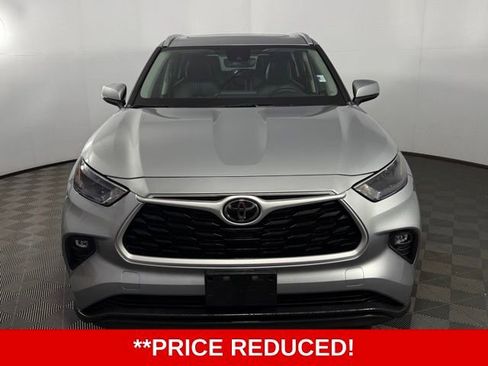Used 2022 Toyota Highlander XLE image 2