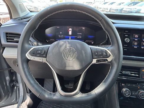 Used 2024 Volkswagen Taos SE w/ Panoramic Sunroof Package FWD image 17