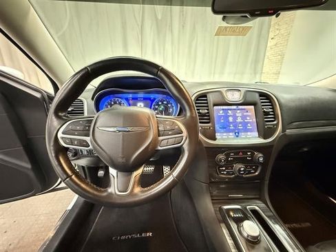Used 2021 Chrysler 300 Touring L image 24