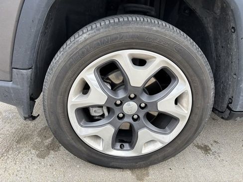 Used 2021 Jeep Compass Limited image 9