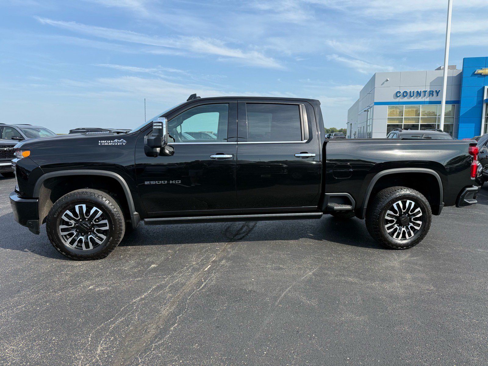Used 2022 Chevrolet Silverado 2500 High Country w/ Z71 Off-Road Package AWD/4WD image 2