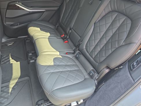 Used 2025 BMW X7 xDrive40i AWD/4WD image 16