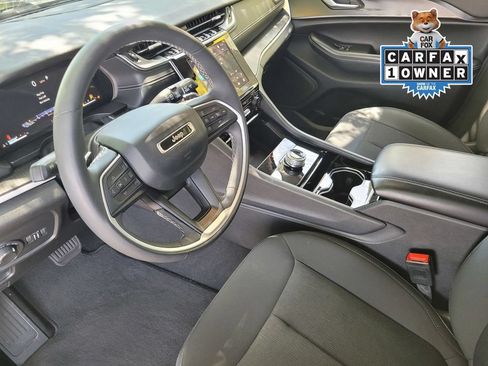 Used 2023 Jeep Grand Cherokee Laredo w/ Luxury Tech Group I AWD/4WD image 18