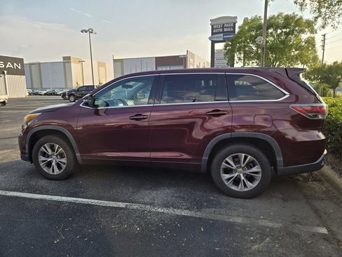 Used 2014 Toyota Highlander Plus FWD image 4