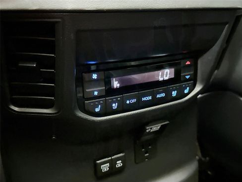 Used 2024 Toyota Sequoia Platinum AWD/4WD image 19