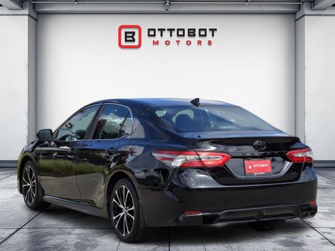 Used 2019 Toyota Camry SE FWD image 3