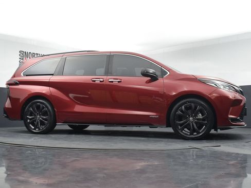 Used 2021 Toyota Sienna XSE FWD image 33